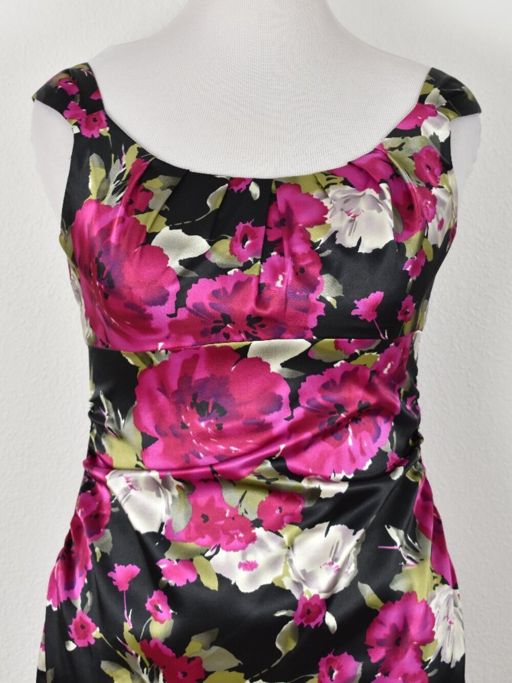 Maggy London Floral Satin Ruched Sheath Cocktail Dress - 14 - Picture 2 of 9